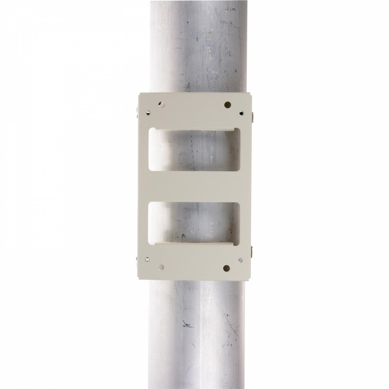 AXIS TD9301 Outdoor Midspan Pole mount, viewed from its front. 