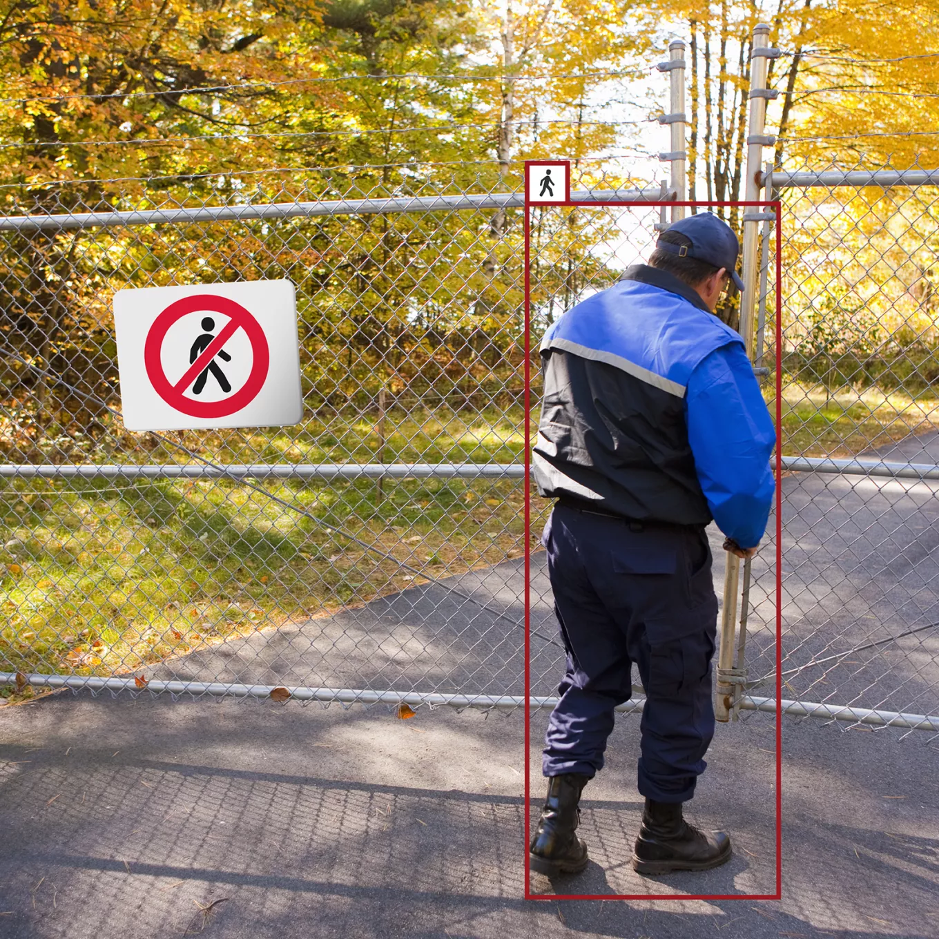 AXIS Object Analytics: guardia de seguridad junto a una puerta