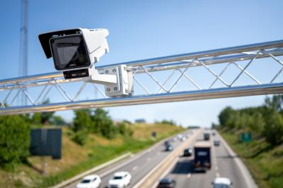 Q1656-LE on a highway overpass